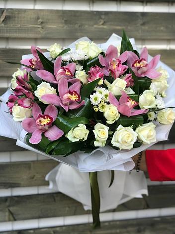 Букет цветов из: Розы и Хризантемы в Крымгиреевском