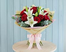 Букет цветов из:  Лилии и Розы в Крымгиреевском