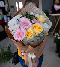 Букет цветов из:  Герберы, Розы и Хризантемы в Крымгиреевском