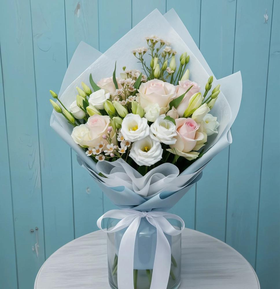 Букет цветов из: Розы и Лизиантусы в Крымгиреевском