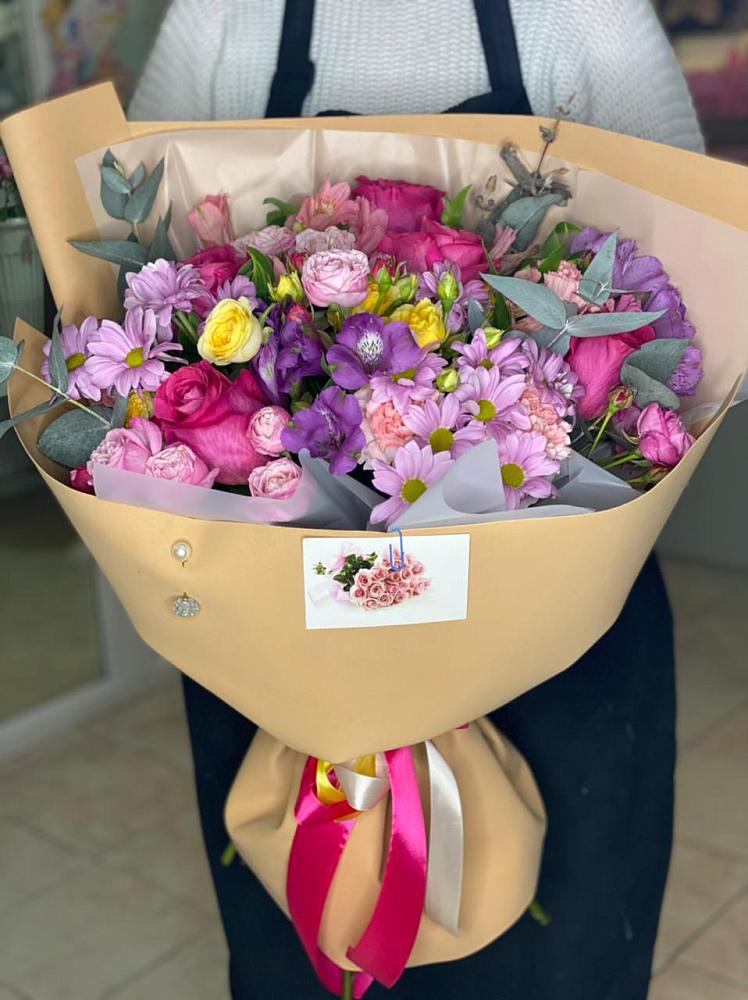 Букет цветов из: Хризантемы, Гвоздики и Альстромерии в Крымгиреевском