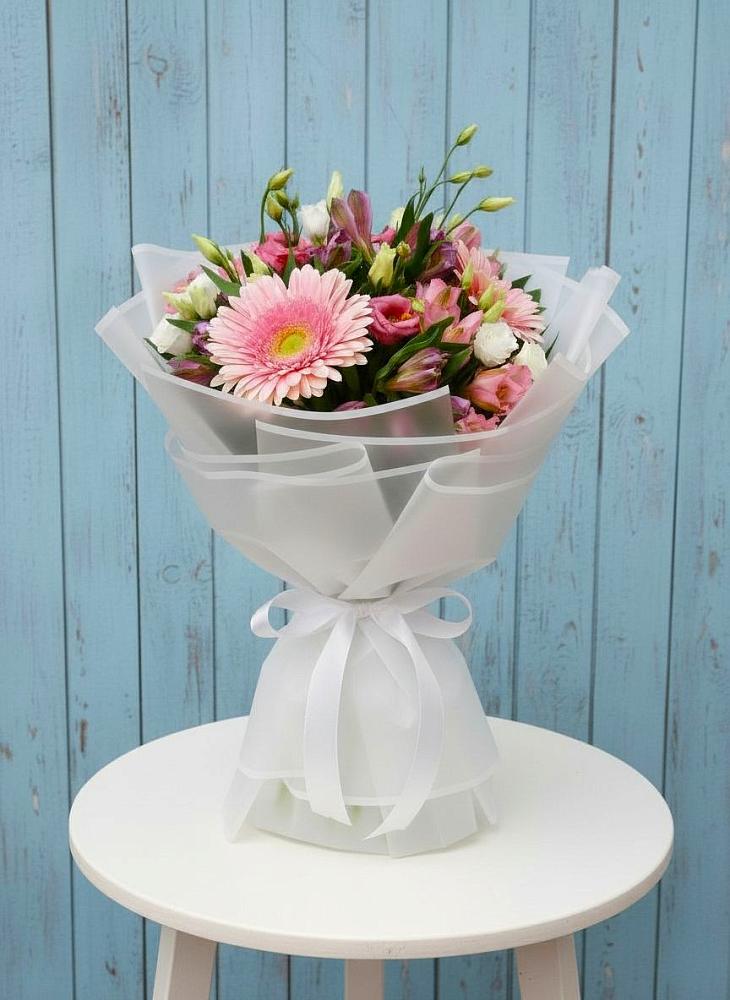 Букет цветов из: Герберы, Альстромерии и Лизиантусы в Крымгиреевском