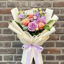 Букет цветов из:  Лизиантусы и Розы в Крымгиреевском