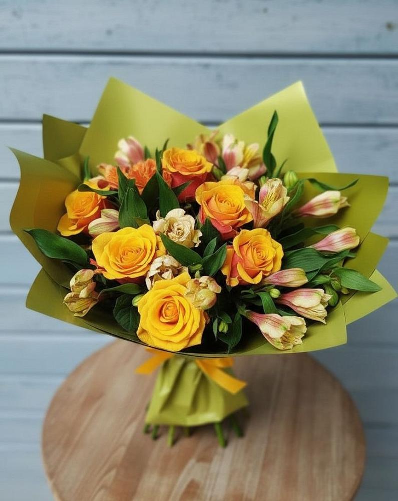 Букет цветов из: Альстромерии и Розы в Крымгиреевском