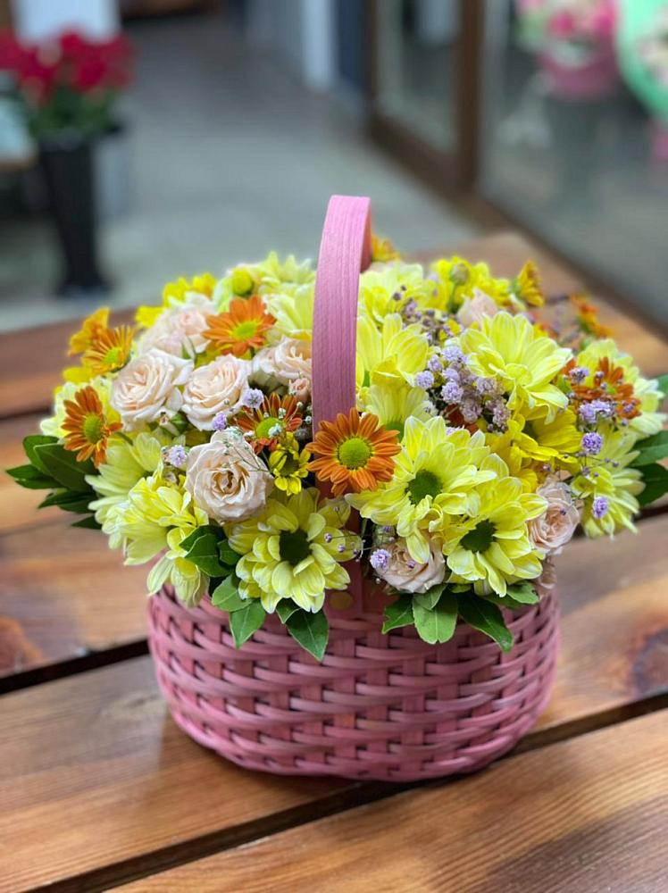 Цветочная композиция из Хризантемы и Розы в корзине в Крымгиреевском