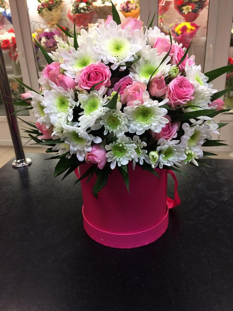 Цветочная композиция из Розы и Хризантемы в шляпной коробке в Крымгиреевском