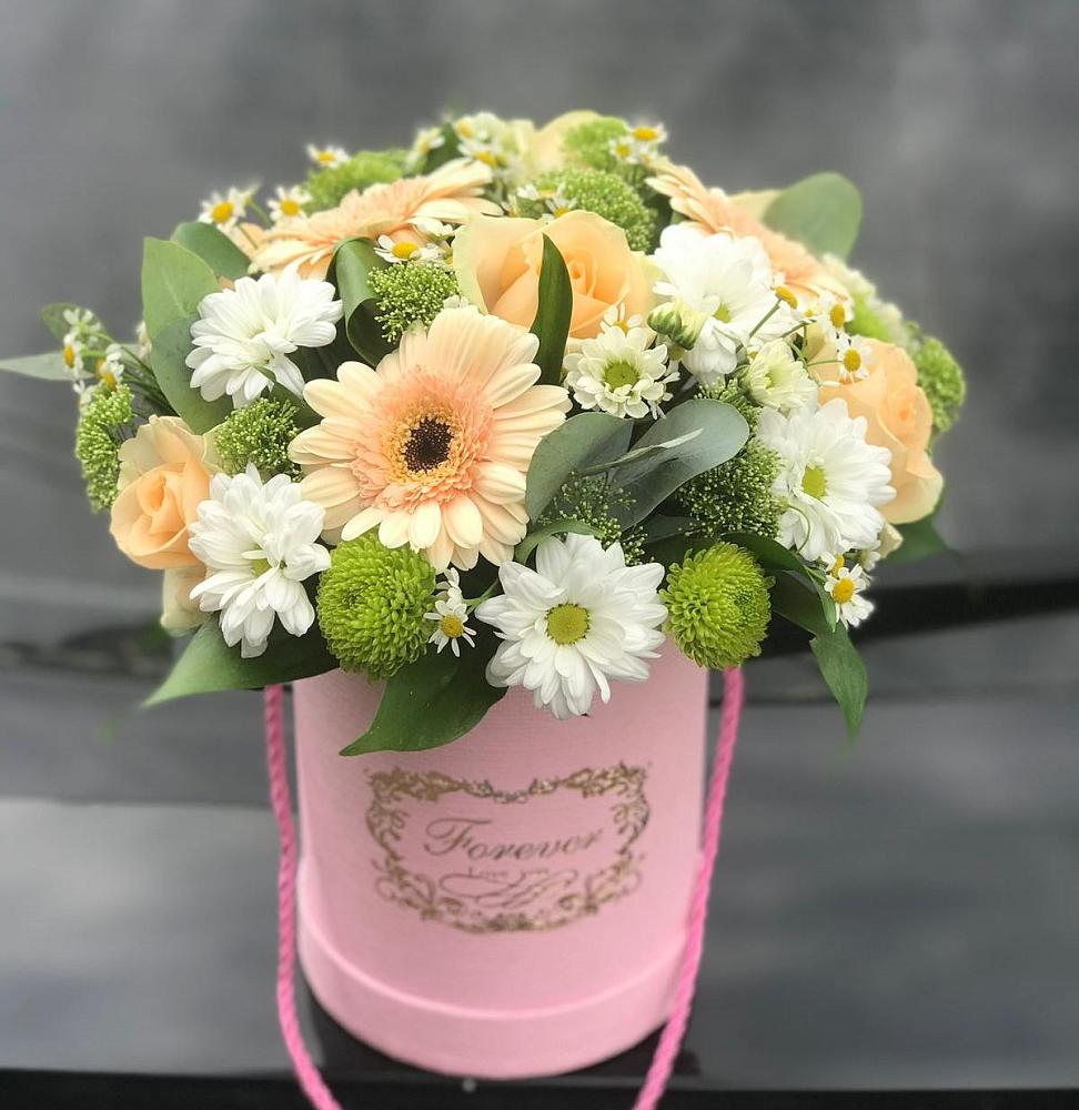 Цветочная композиция из Розы, Герберы и Хризантемы в шляпной коробке в Крымгиреевском