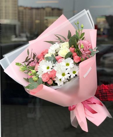 Букет цветов из: Розы, Лизиантусы и Хризантемы в Крымгиреевском