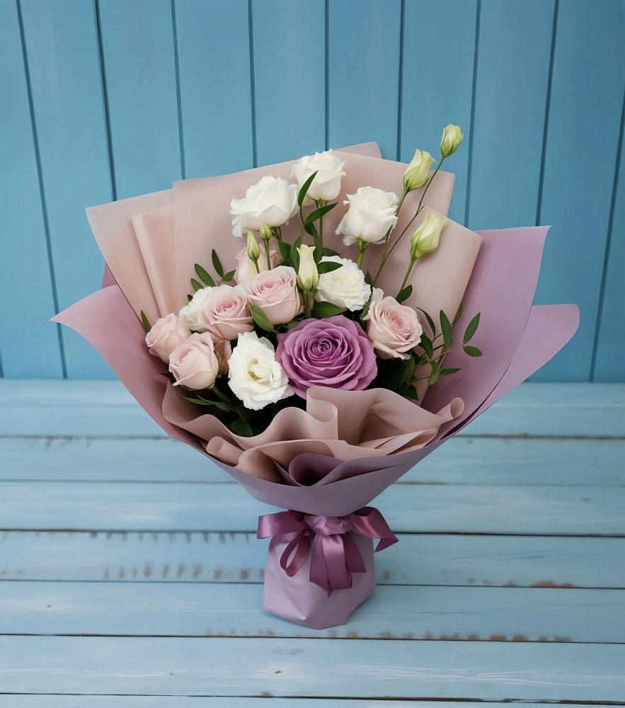 Букет цветов из: Розы и Лизиантусы в Крымгиреевском